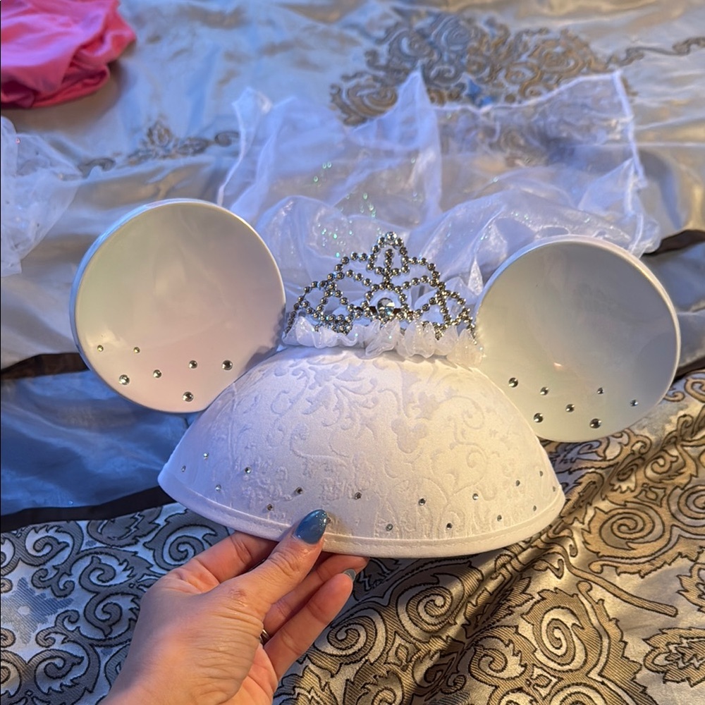 Disney Silver and White Mickey Mouse Ear Hat Accessories